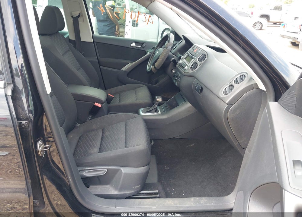 2009 VOLKSWAGEN TIGUAN VIN: WVGAV75NX9W545633
