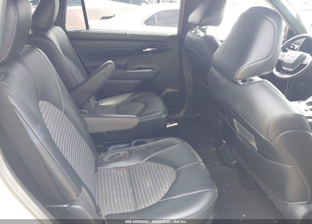 2021 TOYOTA HIGHLANDER VIN: 5TDLZRAH4MS033887