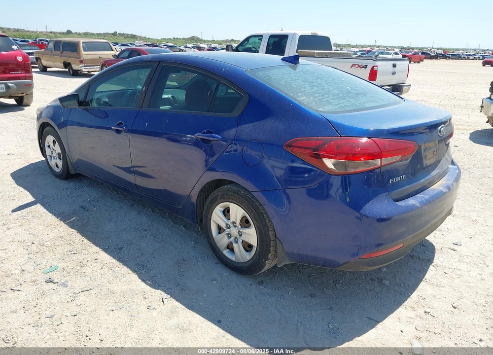 2018 KIA FORTE VIN: 3KPFL4A76JE176015