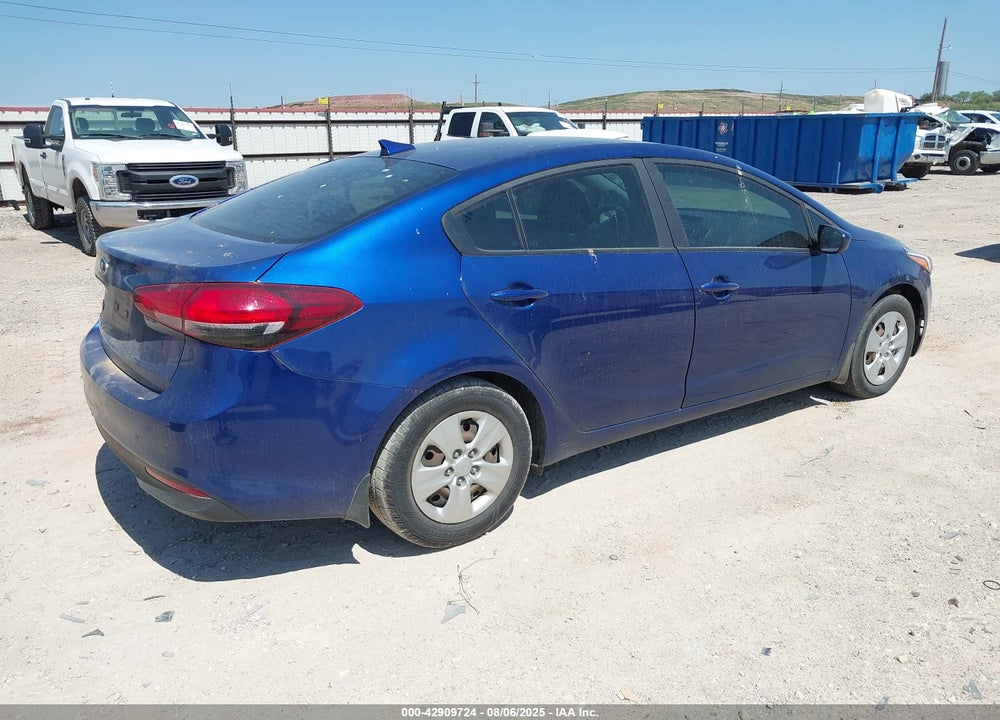 2018 KIA FORTE VIN: 3KPFL4A76JE176015