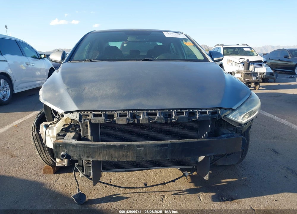2018 HYUNDAI ELANTRA VIN: KMHD84LFXJU513120