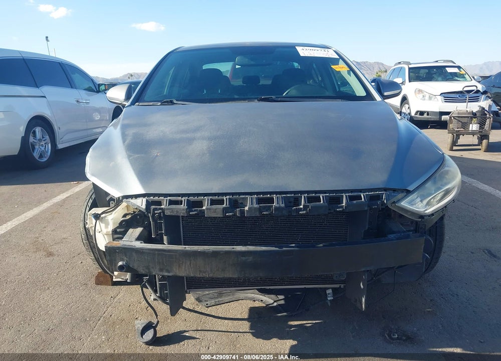 2018 HYUNDAI ELANTRA VIN: KMHD84LFXJU513120