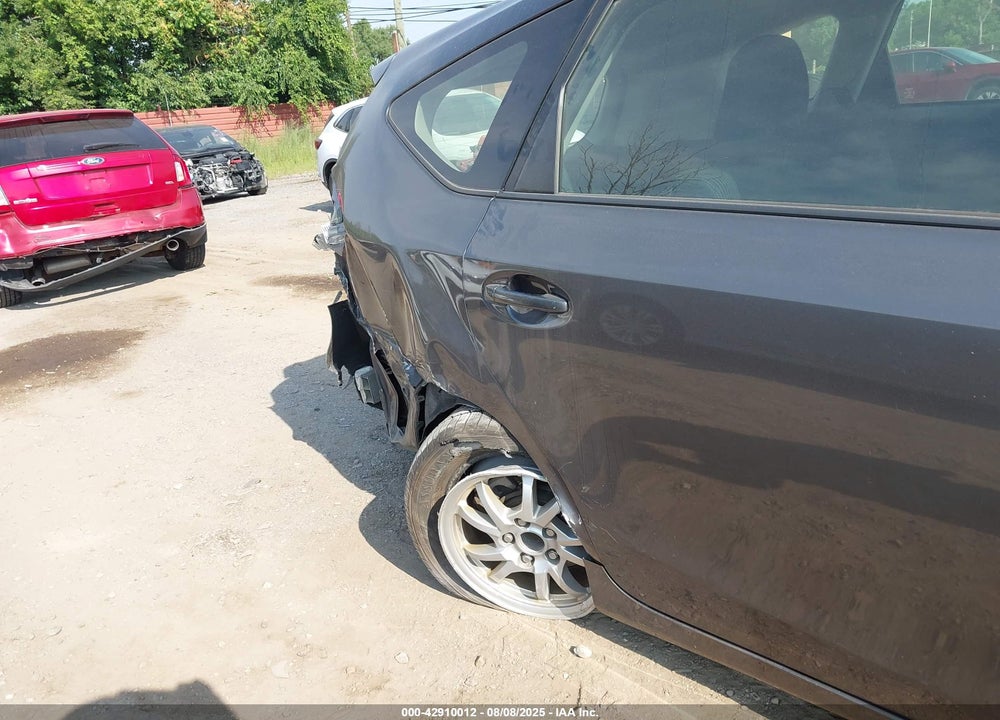 2015 TOYOTA PRIUS V VIN: JTDZN3EUXFJ015856