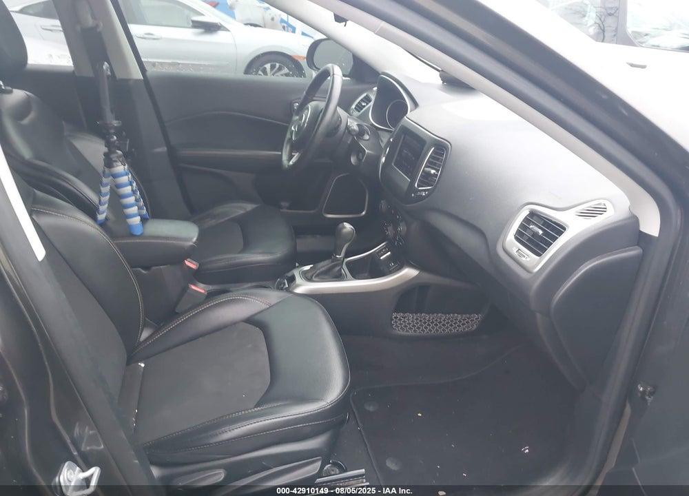 2019 JEEP COMPASS VIN: 3C4NJCBB2KT636458