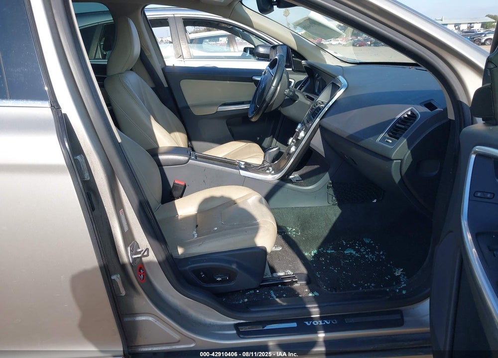 2016 VOLVO XC60 T6 DRIVE-E VIN: YV449MDK9G2895915