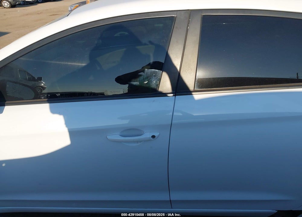 2019 HYUNDAI ELANTRA VIN: 5NPD74LFXKH460499