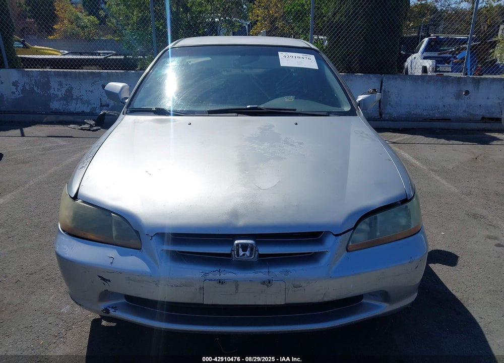 2000 HONDA ACCORD 2.3 LX VIN: 1HGCG5646YA030319
