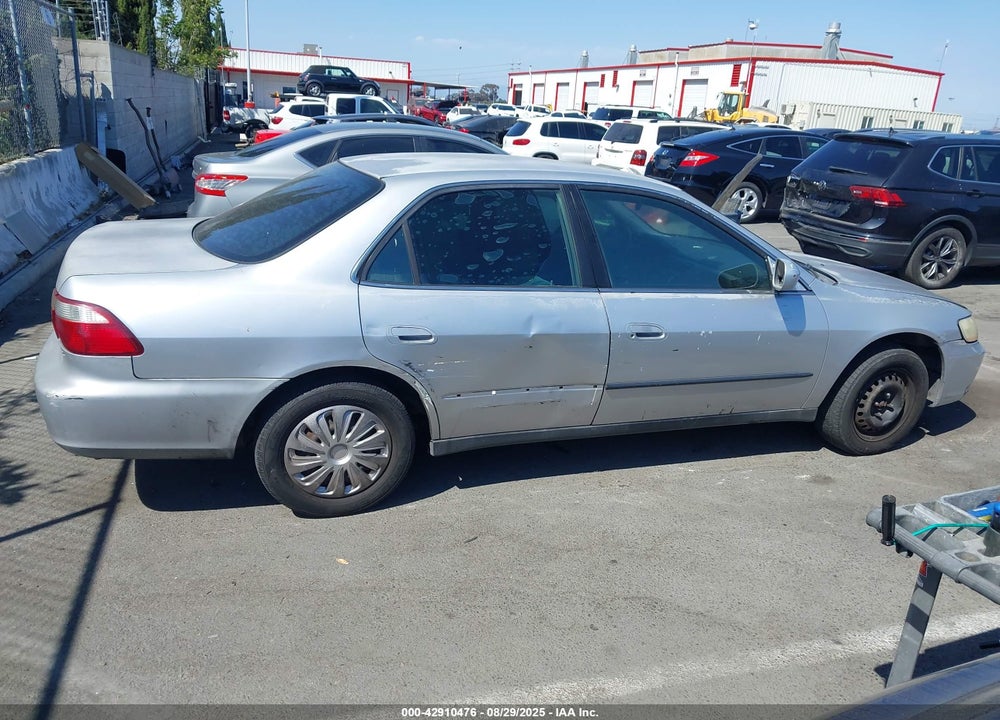 2000 HONDA ACCORD 2.3 LX VIN: 1HGCG5646YA030319
