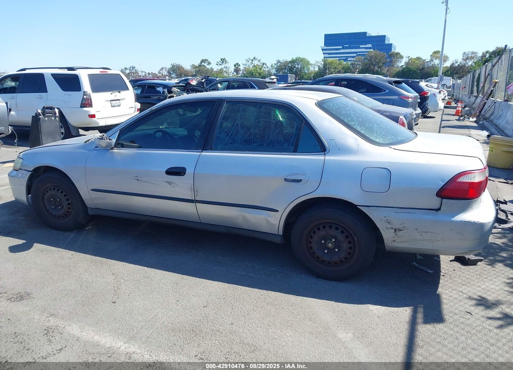 2000 HONDA ACCORD 2.3 LX VIN: 1HGCG5646YA030319