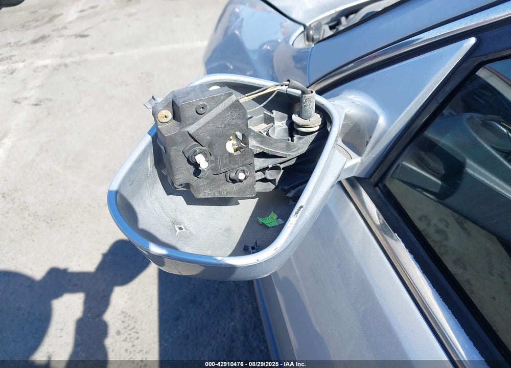 2000 HONDA ACCORD 2.3 LX VIN: 1HGCG5646YA030319