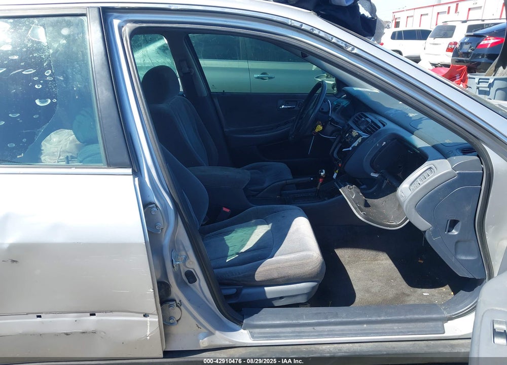 2000 HONDA ACCORD 2.3 LX VIN: 1HGCG5646YA030319