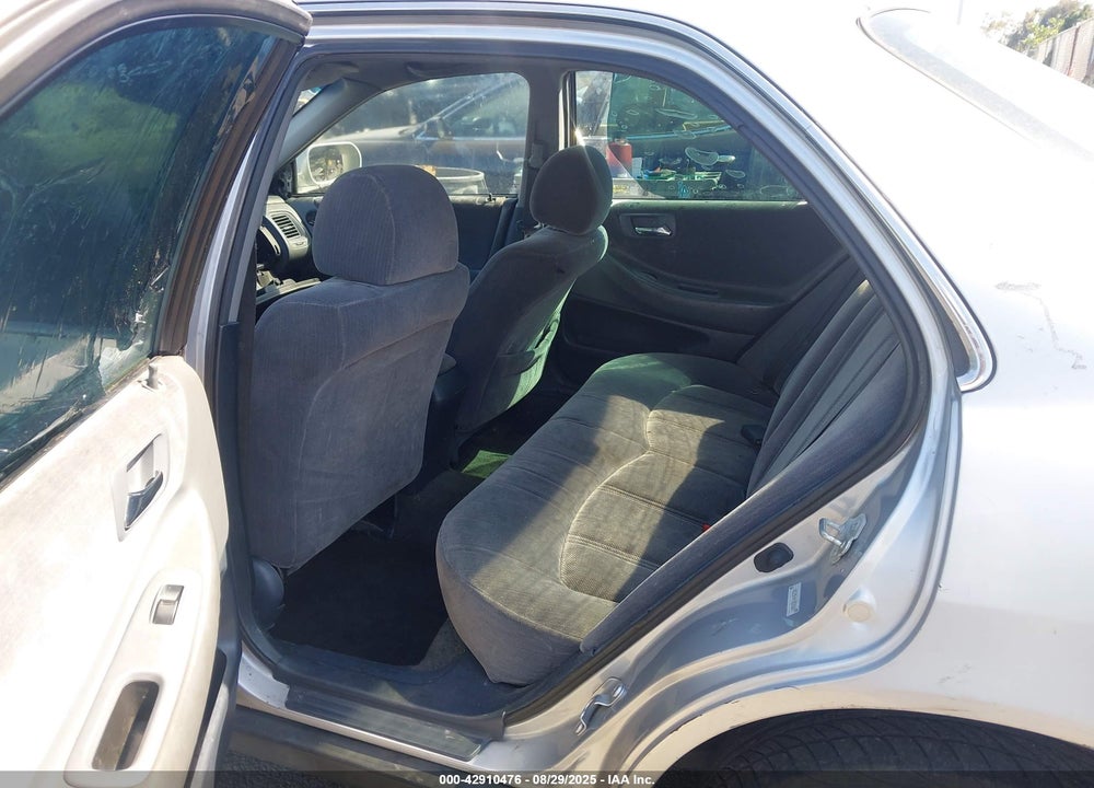 2000 HONDA ACCORD 2.3 LX VIN: 1HGCG5646YA030319