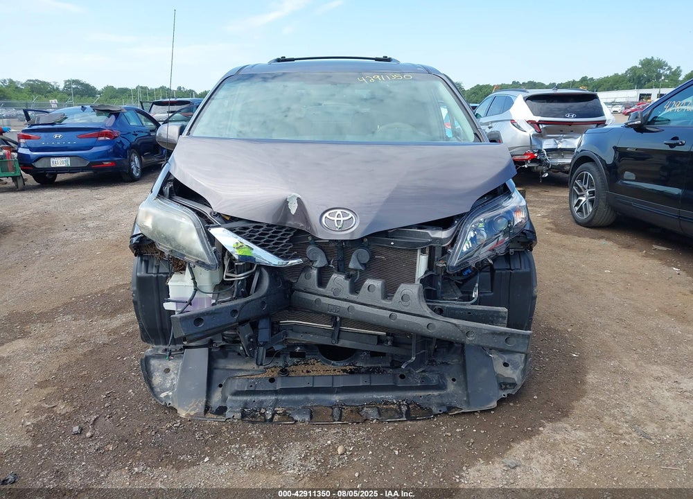 2014 TOYOTA SIENNA SE 8 PASSENGER VIN: 5TDXK3DC5ES417830