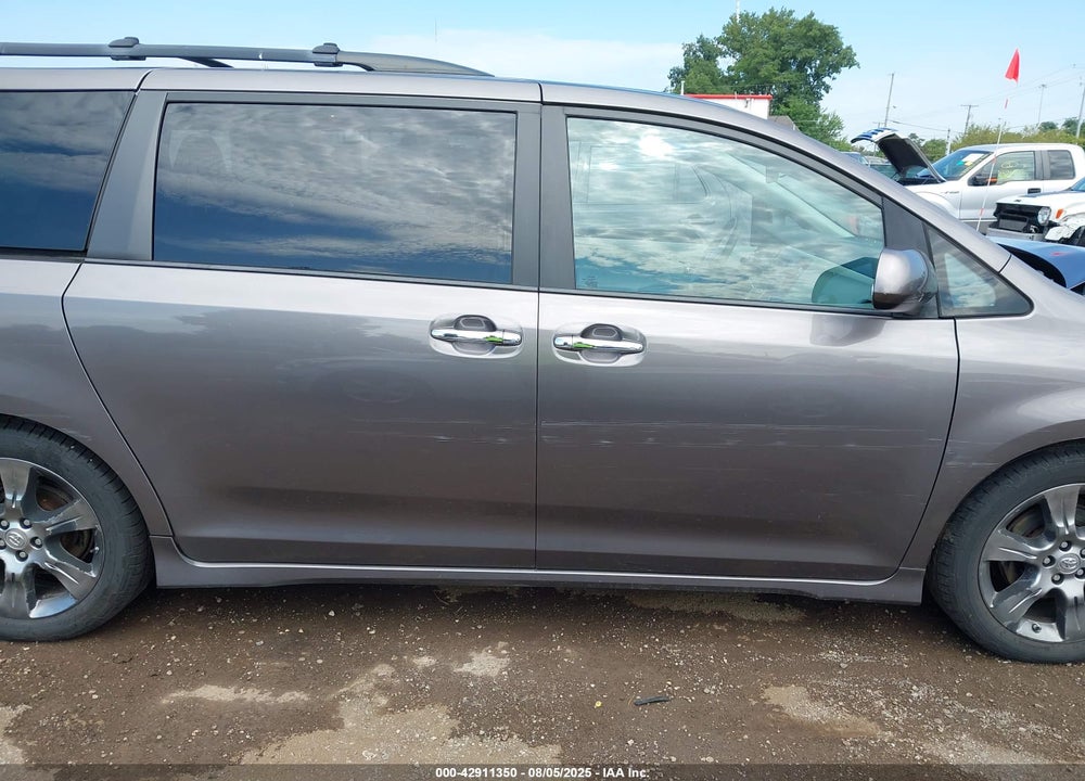 2014 TOYOTA SIENNA SE 8 PASSENGER VIN: 5TDXK3DC5ES417830