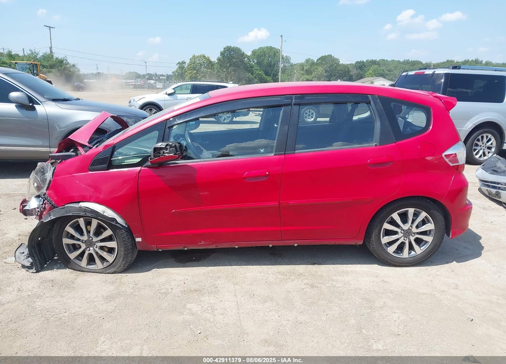 2013 HONDA FIT VIN: JHMGE8H5XDC014490