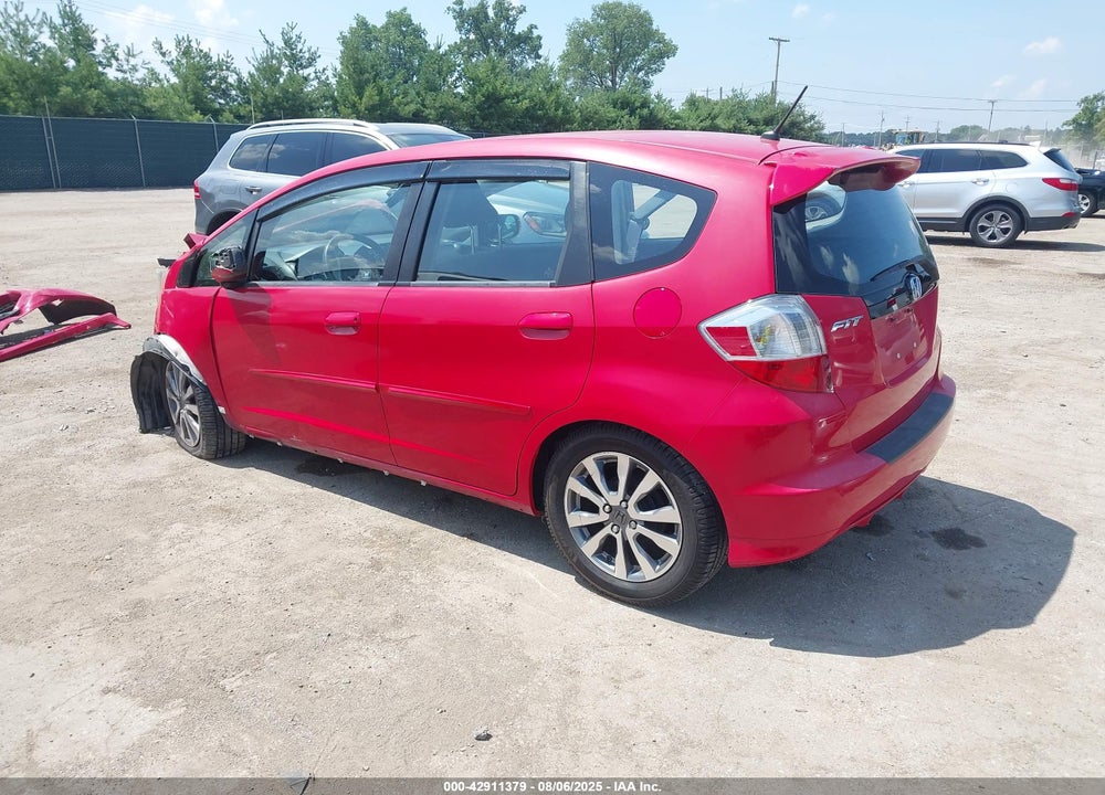 2013 HONDA FIT VIN: JHMGE8H5XDC014490
