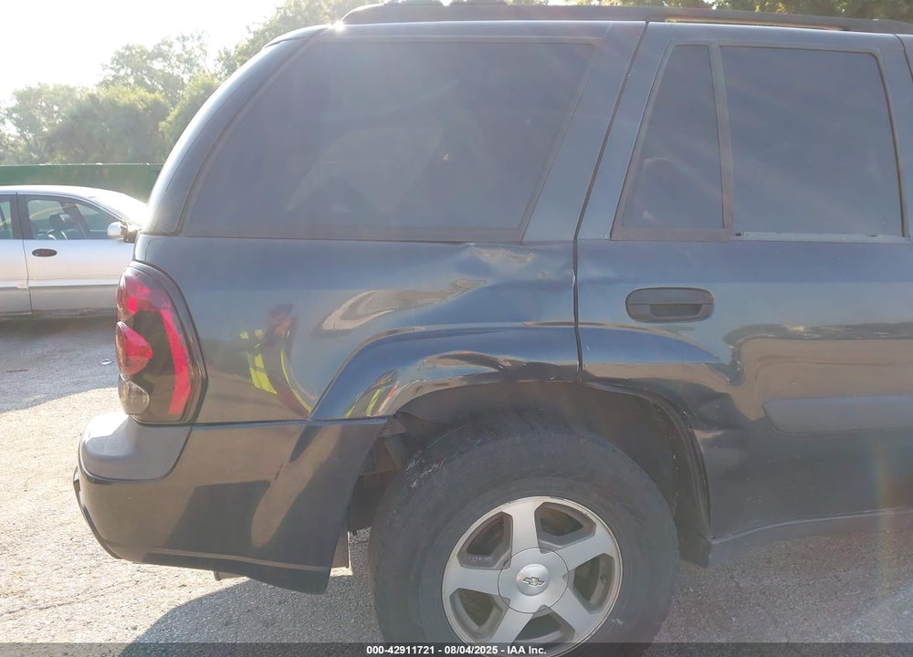 2005 CHEVROLET TRAILBLAZER LS VIN: 1GNDS13S452134494