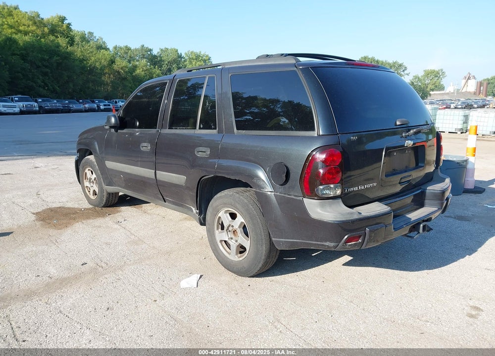 2005 CHEVROLET TRAILBLAZER LS VIN: 1GNDS13S452134494