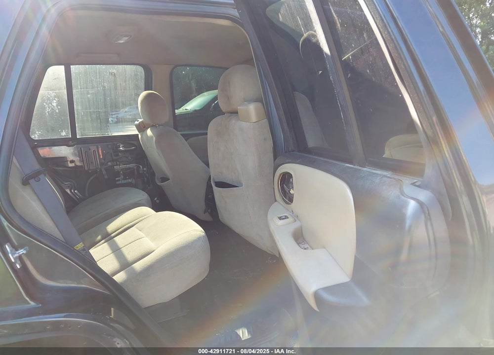 2005 CHEVROLET TRAILBLAZER LS VIN: 1GNDS13S452134494