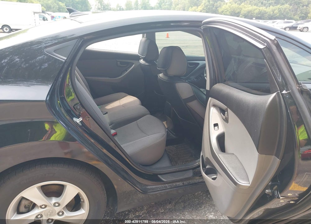 2015 HYUNDAI ELANTRA VIN: 5NPDH4AE8FH623714