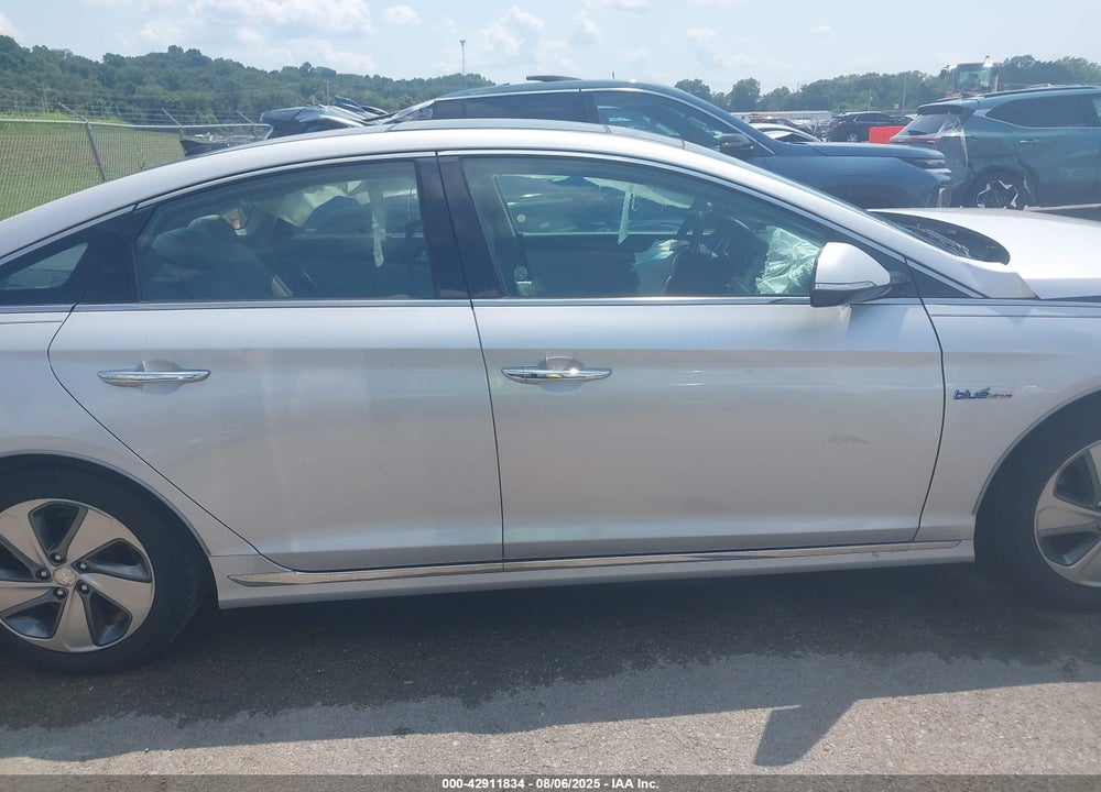 2017 HYUNDAI SONATA HYBRID VIN: KMHE34L14HA044996
