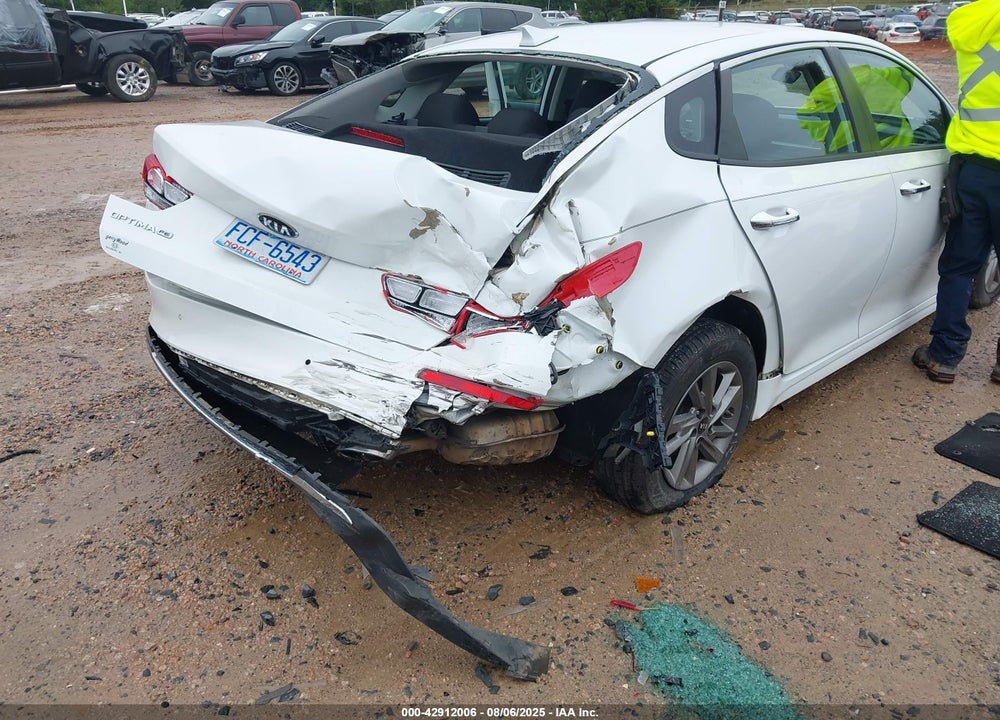 2020 KIA OPTIMA VIN: 5XXGT4L34LG388081