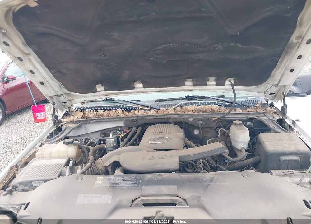 2005 CHEVROLET SUBURBAN 1500 LS VIN: 1GNFK16Z65R221158