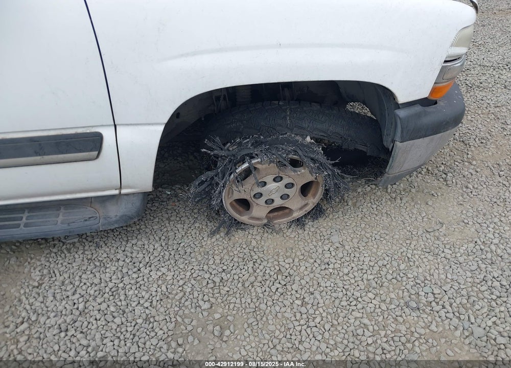 2005 CHEVROLET SUBURBAN 1500 LS VIN: 1GNFK16Z65R221158