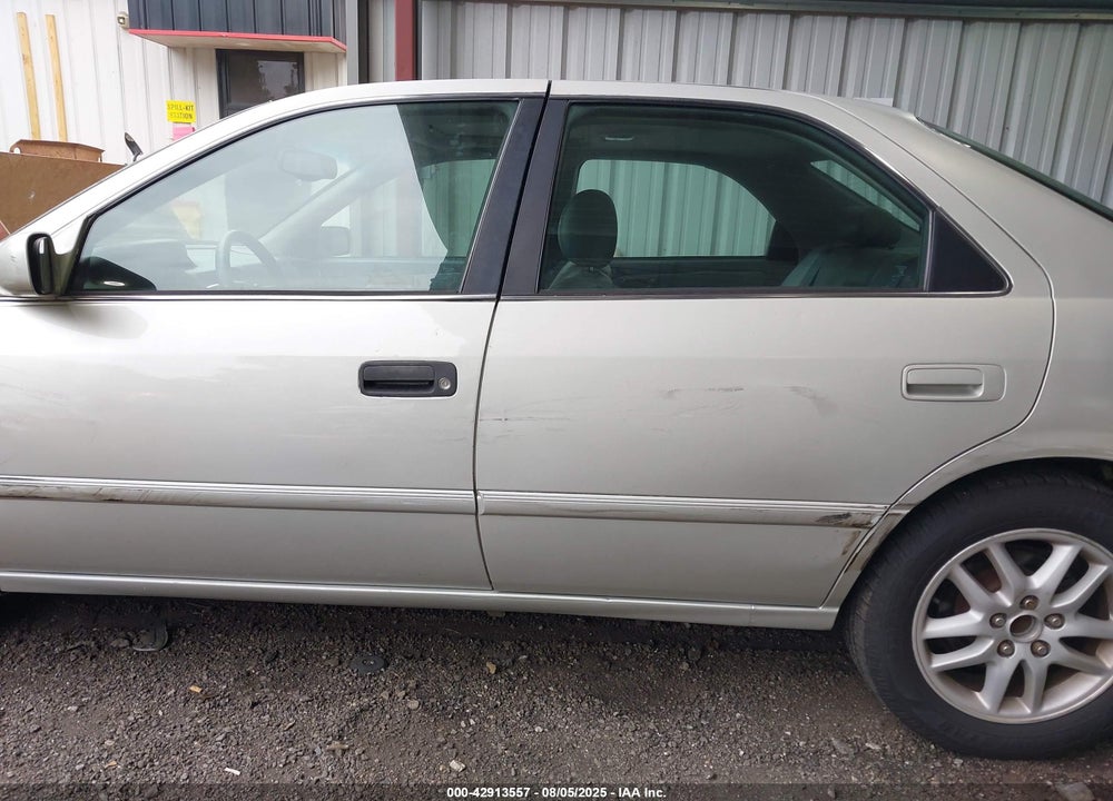 2001 TOYOTA CAMRY XLE V6 VIN: 4T1BF22K51U958185