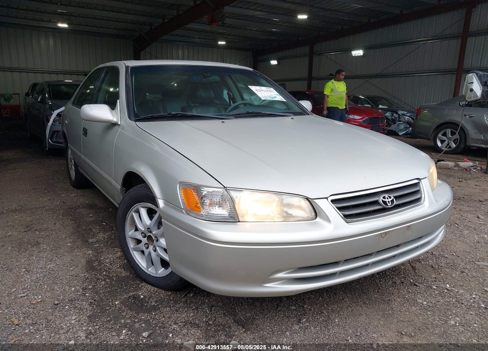 2001 TOYOTA CAMRY XLE V6 VIN: 4T1BF22K51U958185