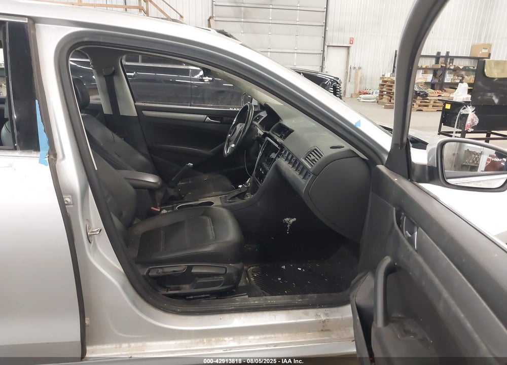2015 VOLKSWAGEN PASSAT VIN: 1VWBV7A35FC085644
