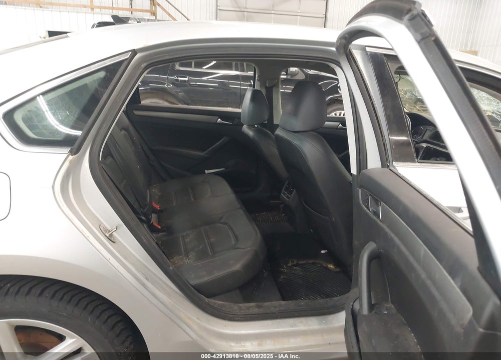 2015 VOLKSWAGEN PASSAT VIN: 1VWBV7A35FC085644