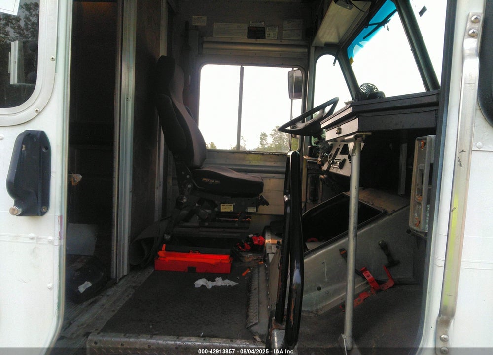 2010 FREIGHTLINER CHASSIS M LINE WALK-IN VAN VIN: 4UZAAPDU1ACAS1624