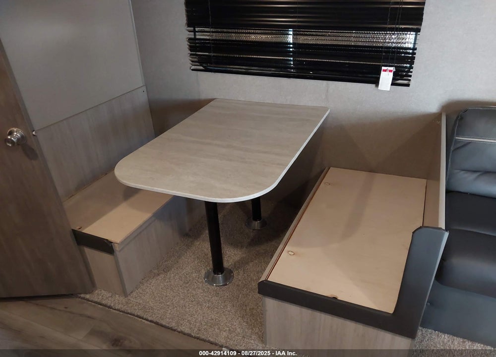 2022 CATALINA SUMMIT 261BHS VIN: 5ZT2CARBXNU040823