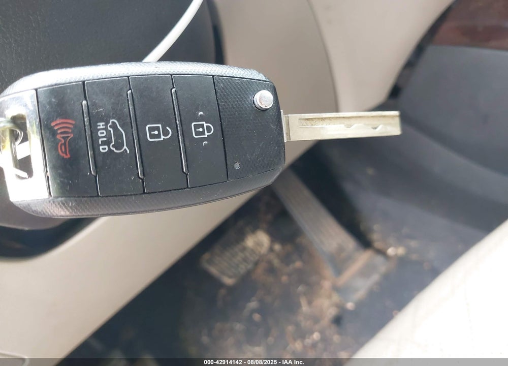 2016 KIA SORENTO 3.3L EX VIN: 5XYPHDA51GG180358