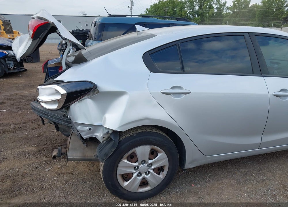 2017 KIA FORTE VIN: 3KPFK4A77HE160600