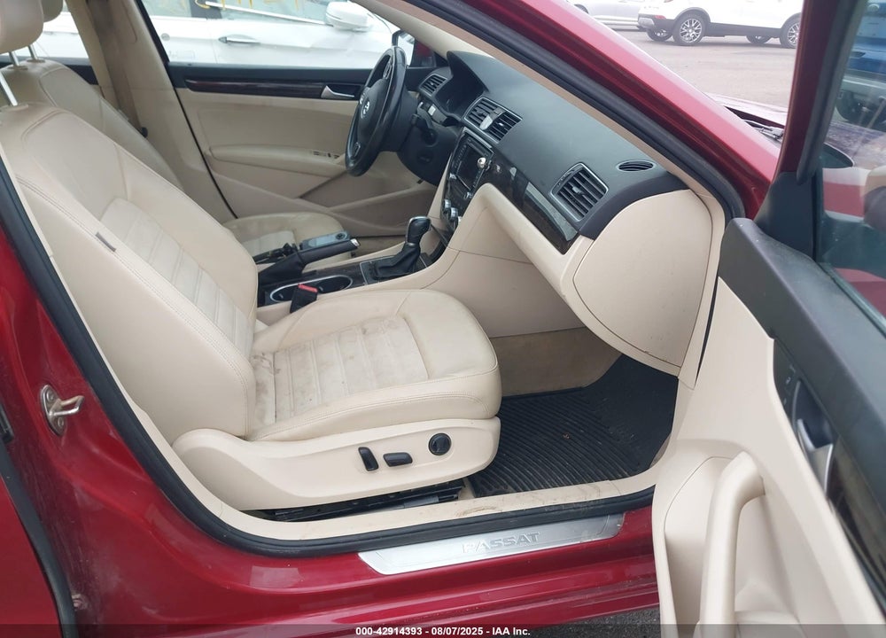 2015 VOLKSWAGEN PASSAT VIN: 1VWCV7A38FC071595