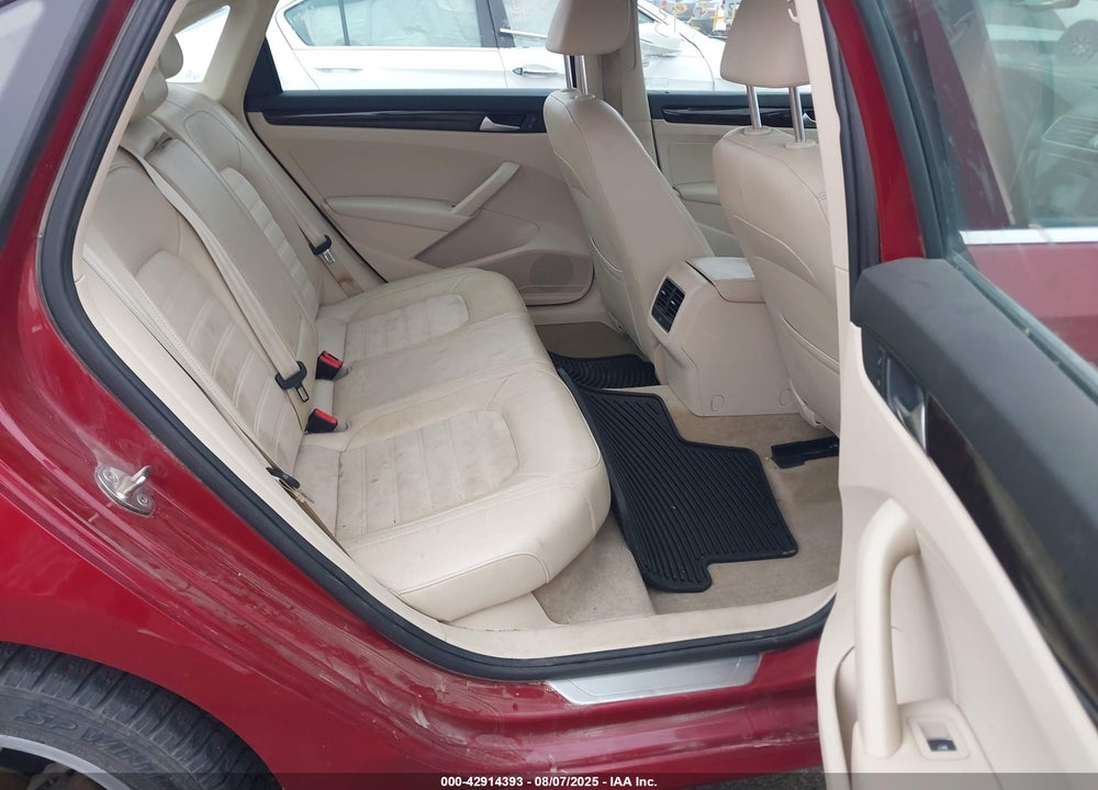 2015 VOLKSWAGEN PASSAT VIN: 1VWCV7A38FC071595