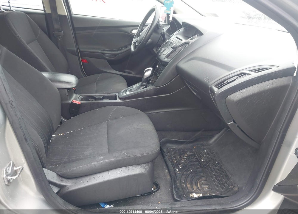 2015 FORD FOCUS SE VIN: 1FADP3K29FL384032