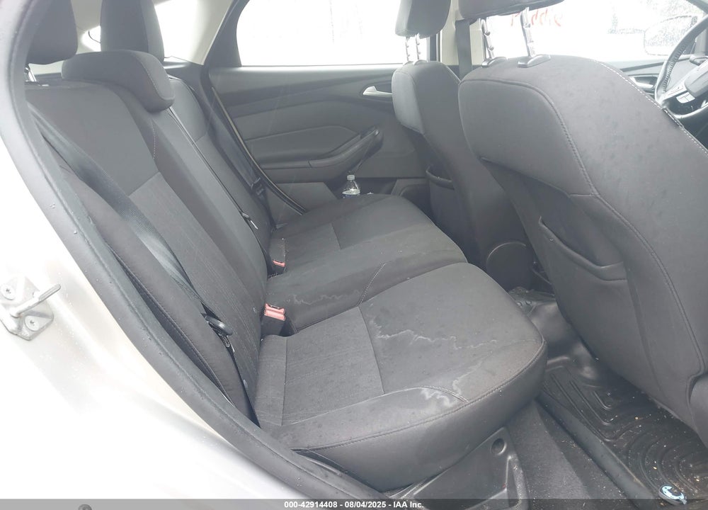 2015 FORD FOCUS SE VIN: 1FADP3K29FL384032