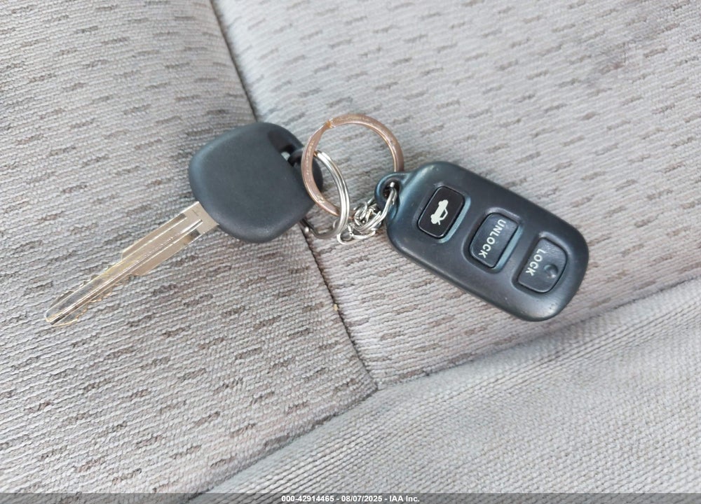2002 TOYOTA CAMRY XLE VIN: 4T1BE30K42U639339