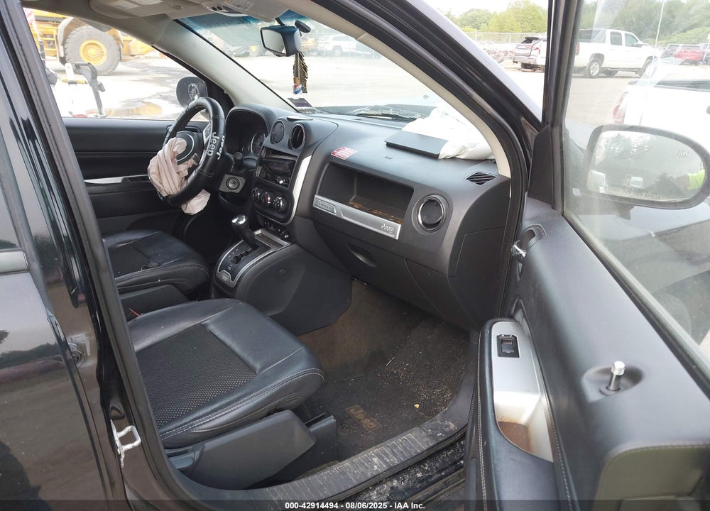 2014 JEEP COMPASS LATITUDE VIN: 1C4NJDEB5ED570970