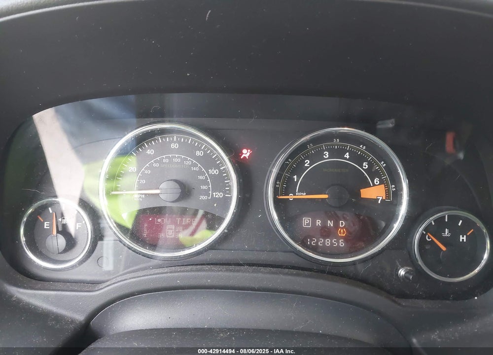 2014 JEEP COMPASS LATITUDE VIN: 1C4NJDEB5ED570970