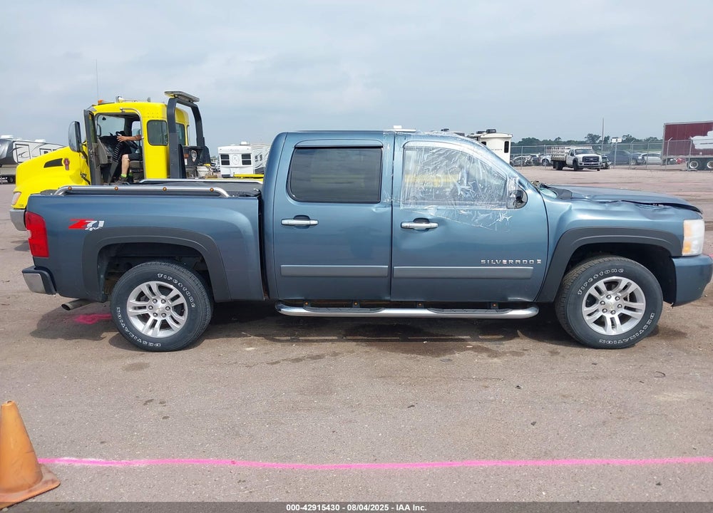 2008 CHEVROLET SILVERADO 1500 LT1 VIN: 2GCEK13M581165563
