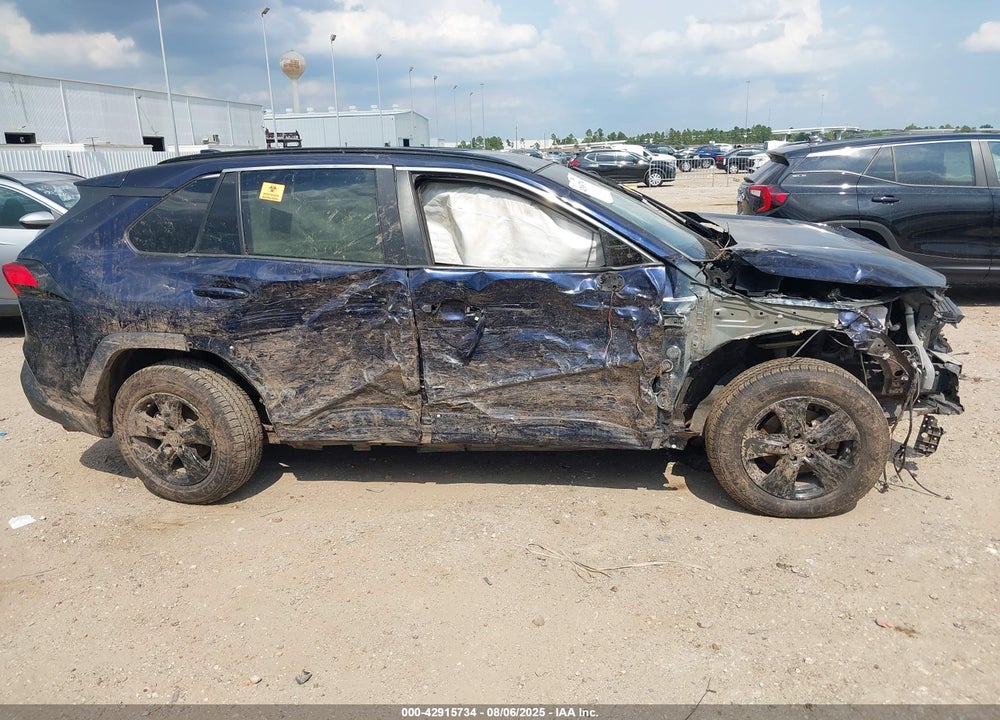 2021 TOYOTA RAV4 XLE VIN: 2T3P1RFV8MW194846
