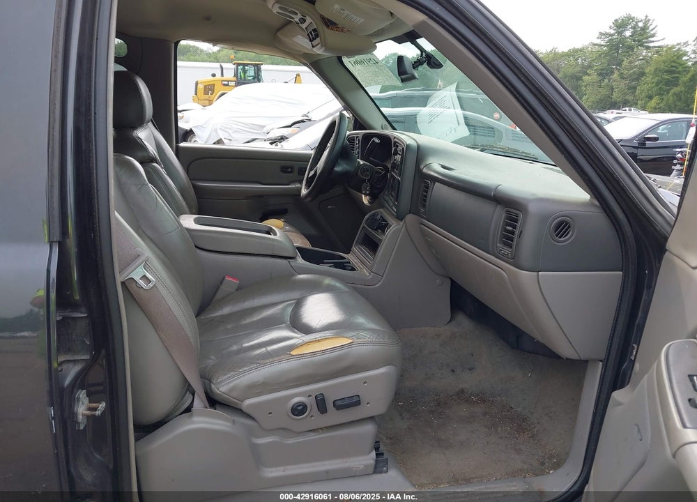 2005 CHEVROLET TAHOE LT VIN: 1GNEK13T65J160100