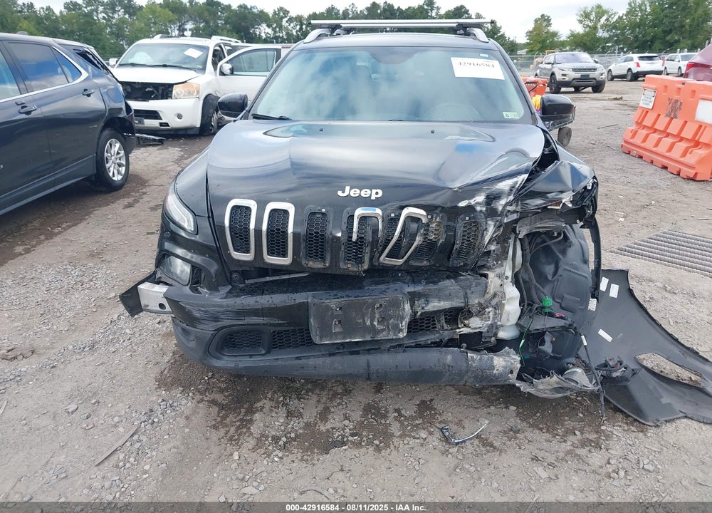 2017 JEEP CHEROKEE LATITUDE FWD VIN: 1C4PJLCB8HW573697