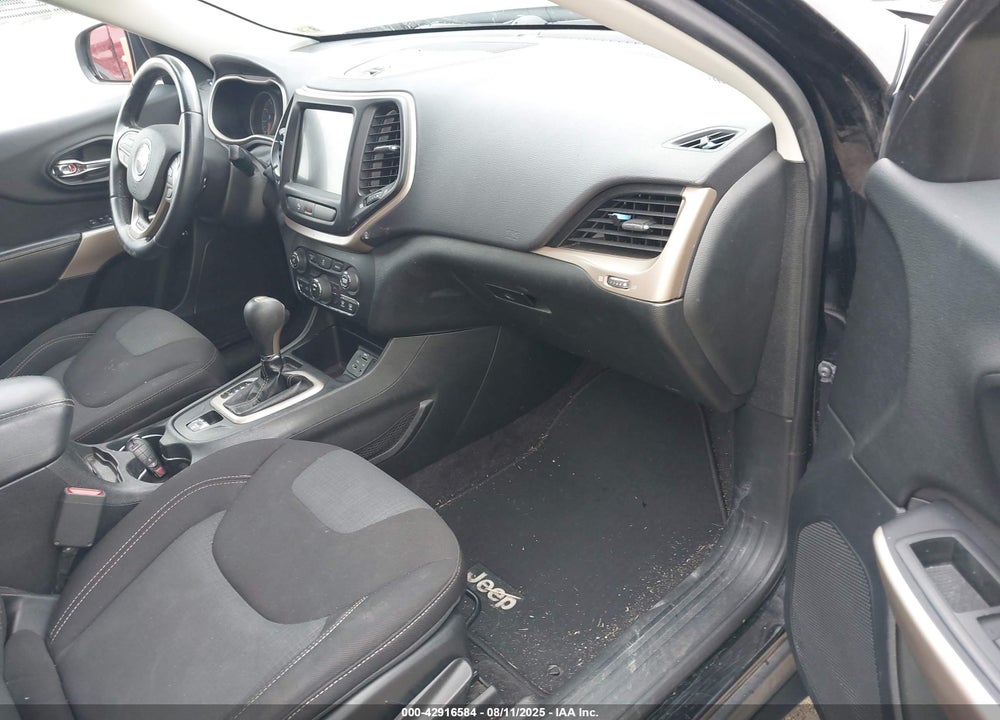 2017 JEEP CHEROKEE LATITUDE FWD VIN: 1C4PJLCB8HW573697
