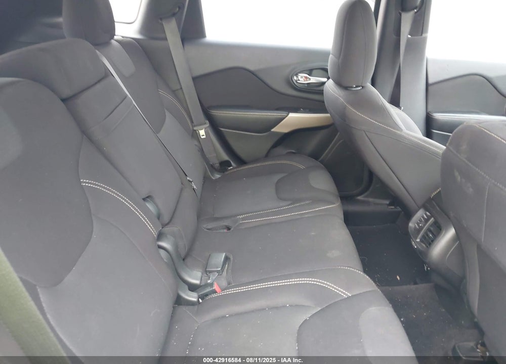 2017 JEEP CHEROKEE LATITUDE FWD VIN: 1C4PJLCB8HW573697