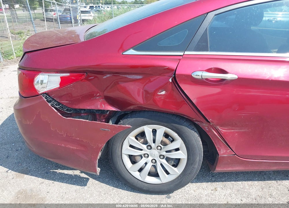 2011 HYUNDAI SONATA VIN: 5NPEB4AC1BH061198